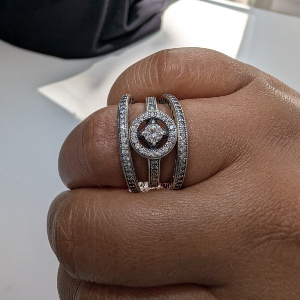 Elegant Silver Cubic Zirconia Ring - Picture 7 of 7